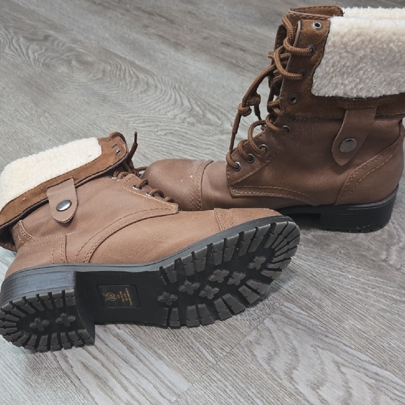 Women's Brown Lace-Up Ankle Boots - Picture 3 of 7